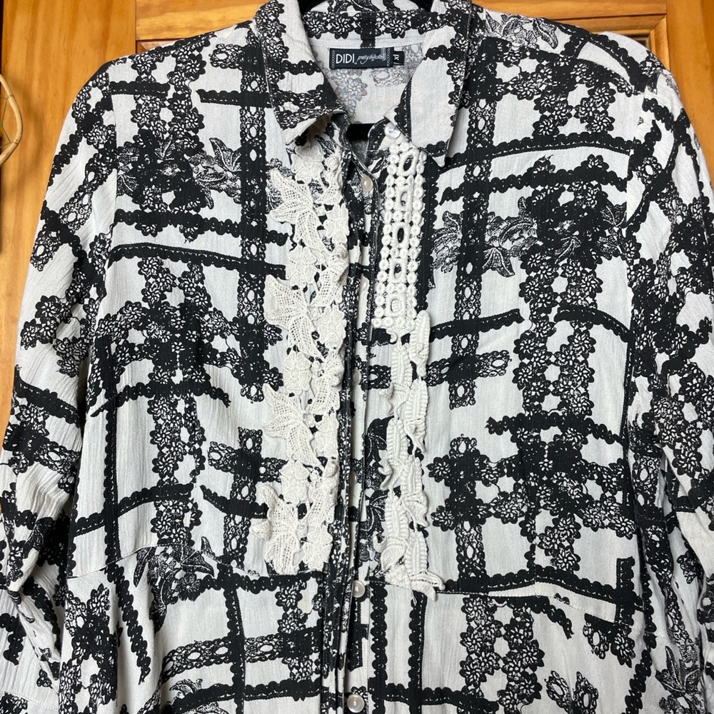 Black and White Patterned 100% Rayon, Size XL